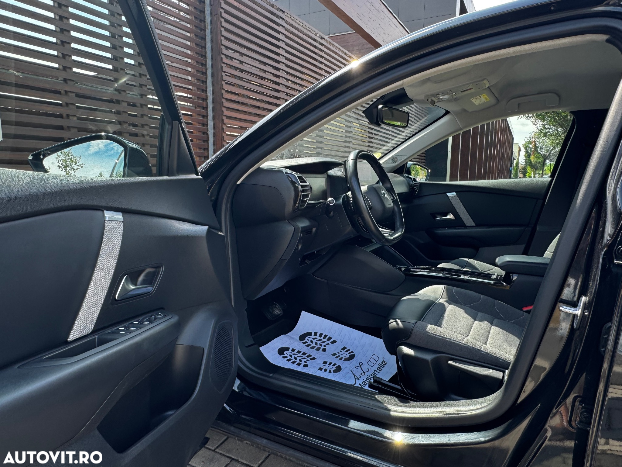 Citroën C4 BlueHDi 130 Stop&Start EAT8 SHINE - 13