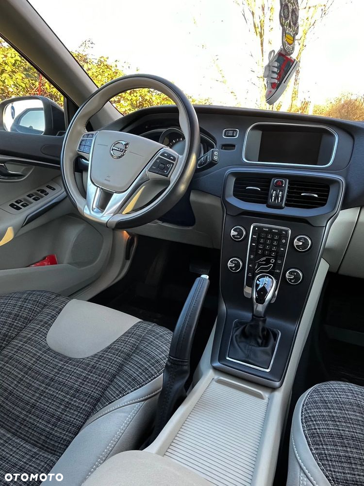 Volvo V40 T3 Drive-E Momentum - 8