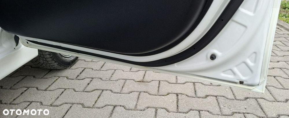 Toyota Yaris - 30