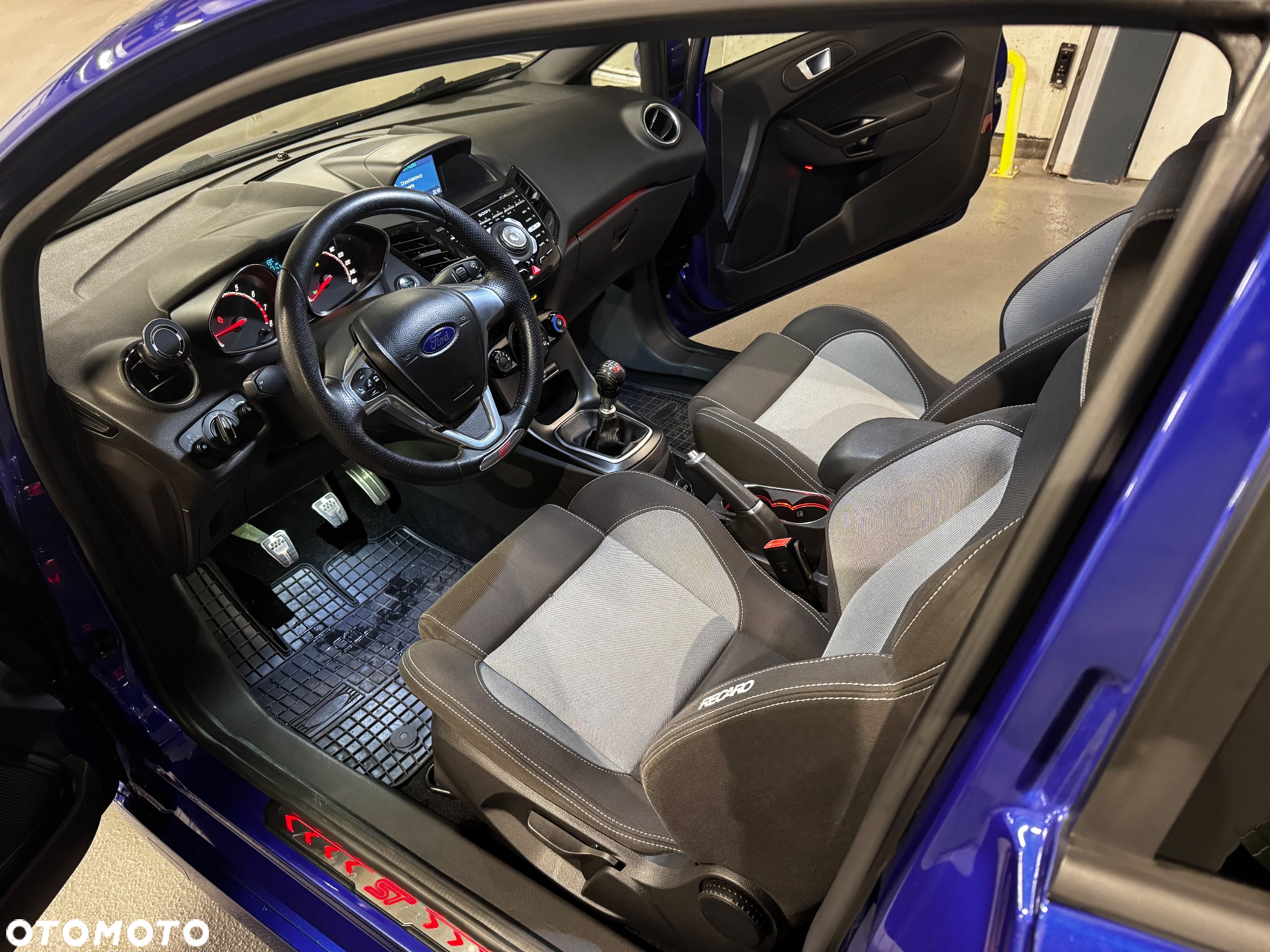 Ford Fiesta 1.6 EcoBoost ST - 11
