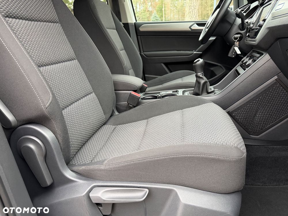 Volkswagen Touran - 31