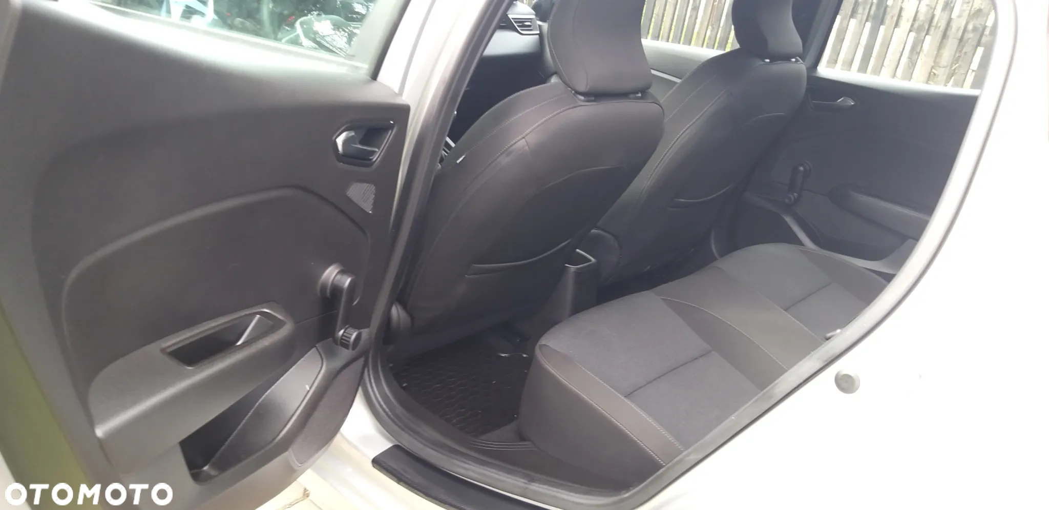 Renault Clio - 11