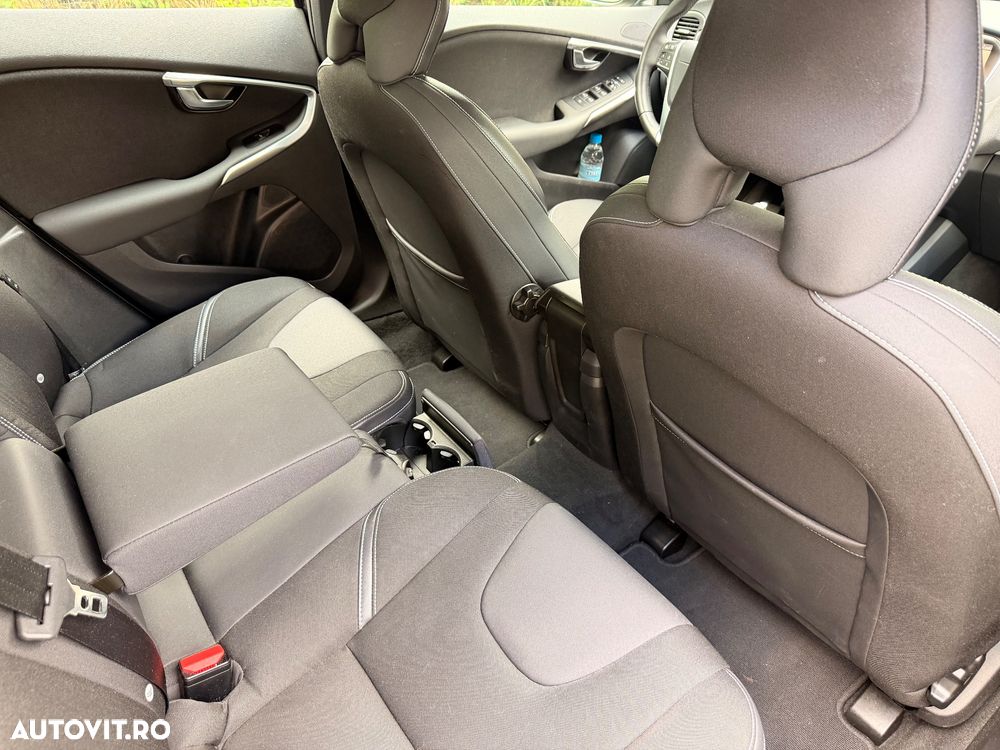 Volvo V40 D2 Momentum - 12