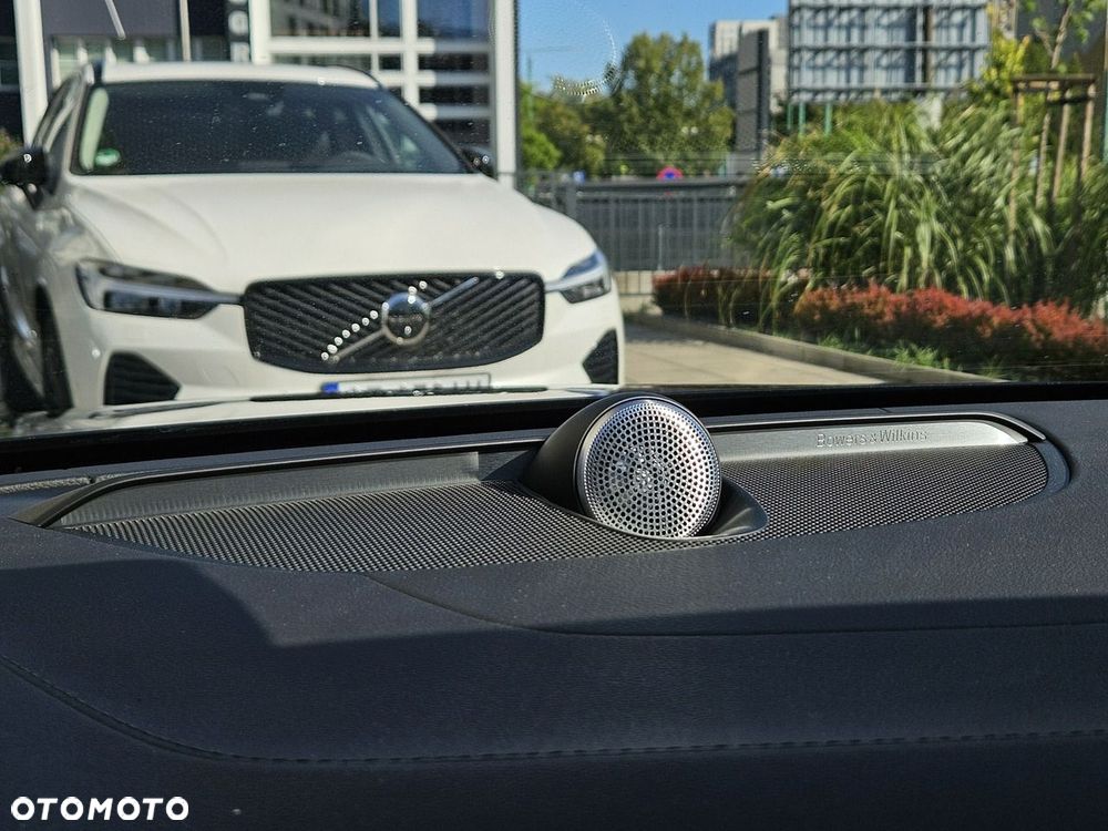 Volvo V60 T8 AWD Plug-In Hybrid Ultra Dark - 23