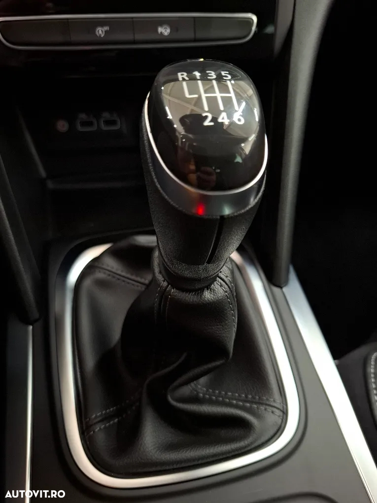 Renault Megane TCe 140 GPF Techno - 22
