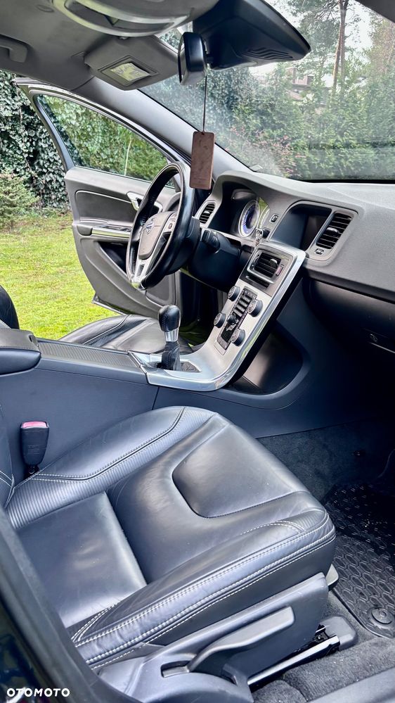 Volvo S60 D4 R-Design - 30