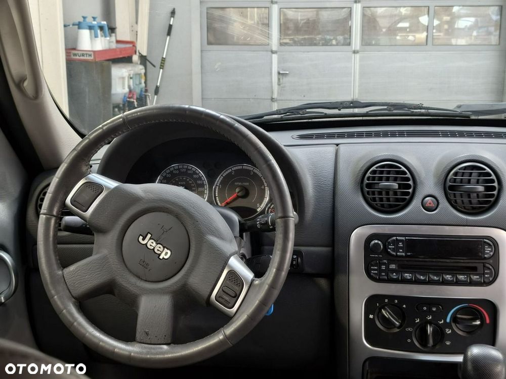 Jeep Cherokee - 14