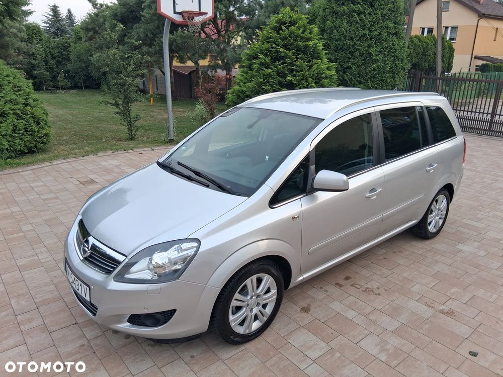 Opel Zafira 1.8 Family Plus - 1