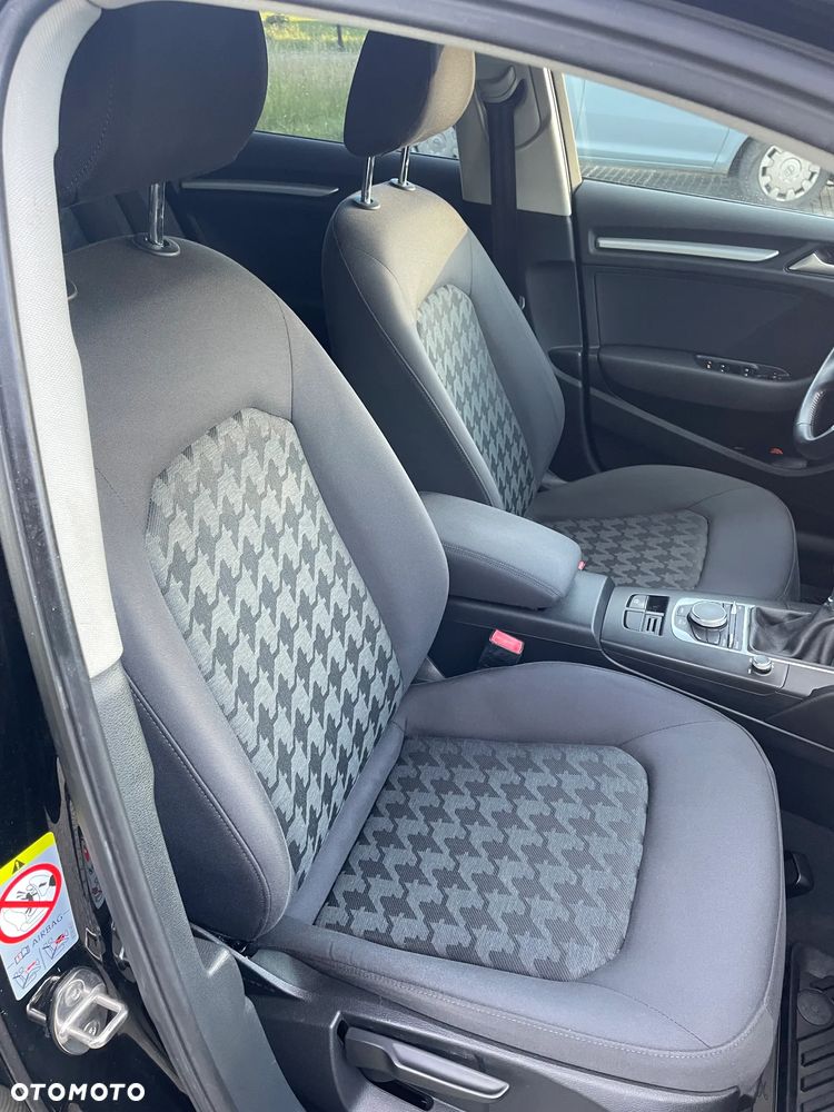 Audi A3 Sportback 1.6 TDI DPF Ambiente - 16