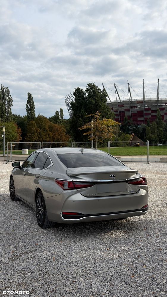 Lexus ES 300h F Sport Design - 4