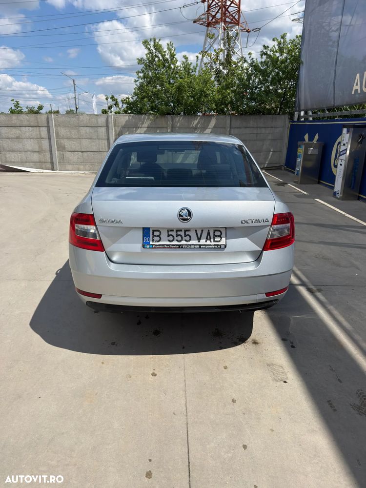 Skoda Octavia 1.6 TDI DSG Style - 4
