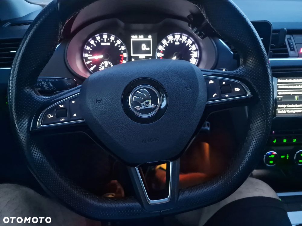 Skoda Octavia 2.0 TDI DSG Sportline - 23