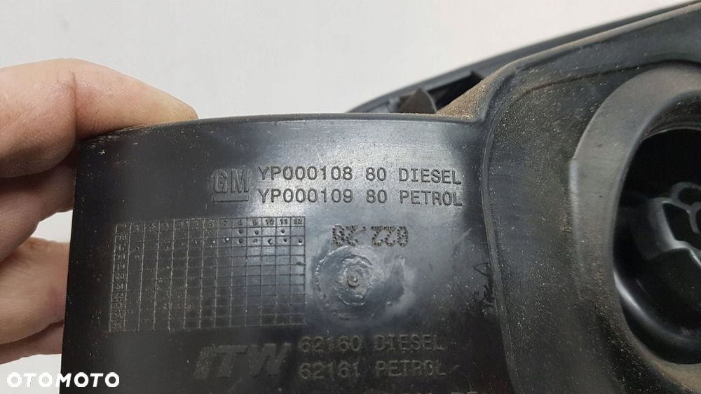 opel grandland x 17- klapka wlewu paliwa kod lakieru : gdu - 4