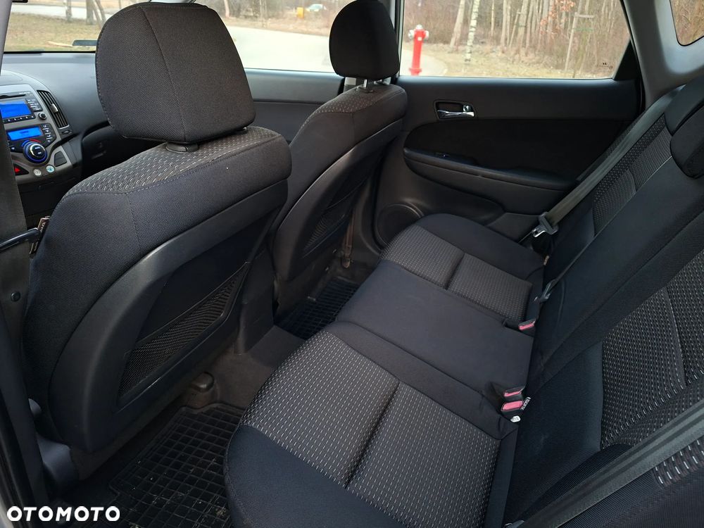 Hyundai i30 1.6 CRDi Classic + - 11