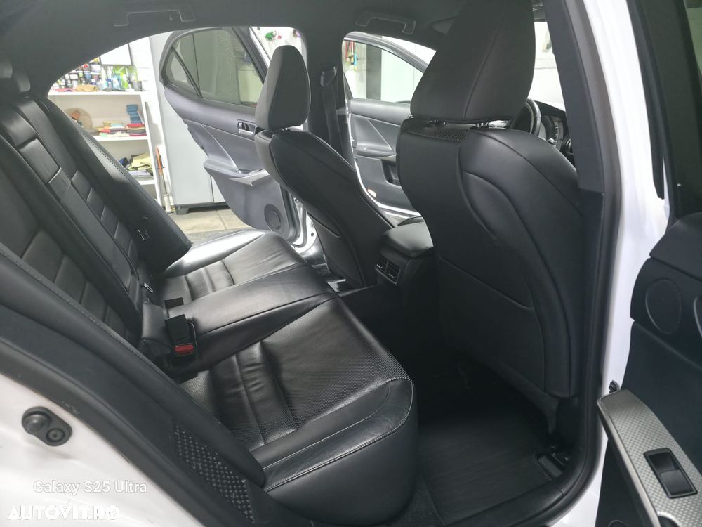 Lexus Seria IS 300h Aut. F Sport - 11