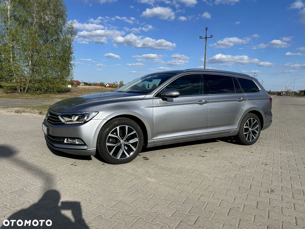 Volkswagen Passat - 1