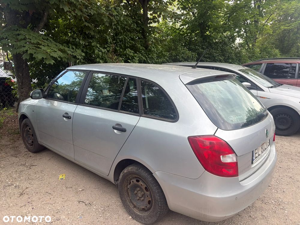 Skoda Fabia 2012 photo 3