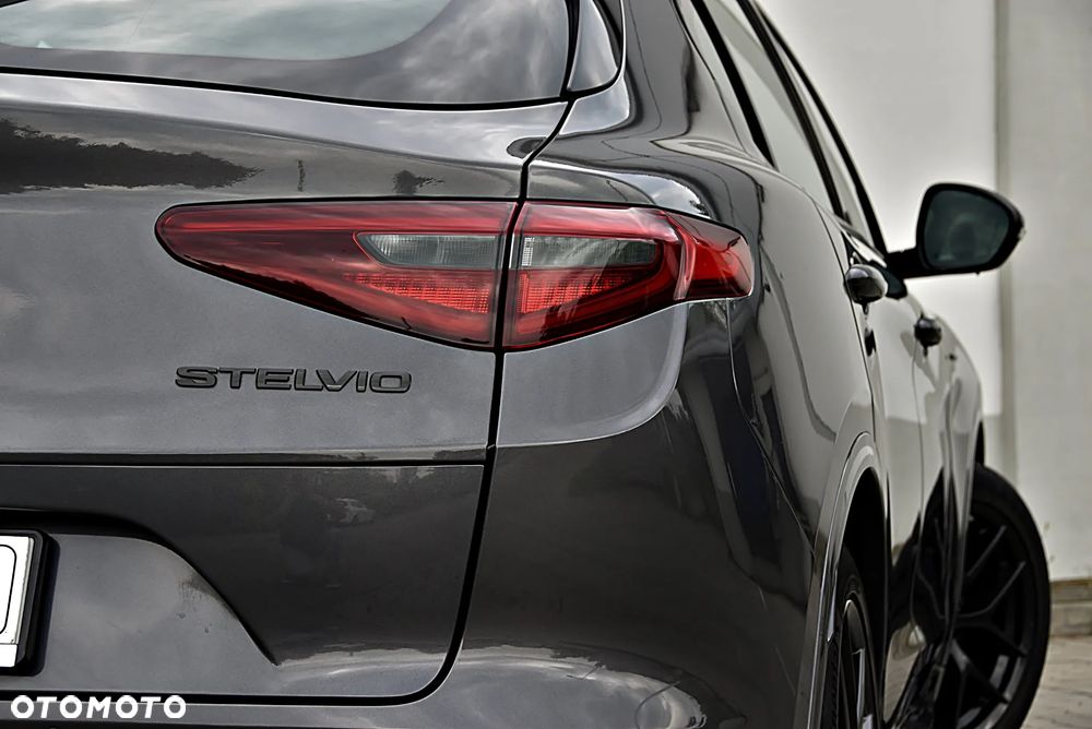 Alfa Romeo Stelvio 2.0 Turbo Veloce Q4 - 12