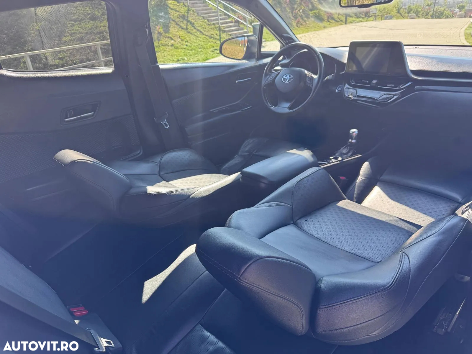 Toyota C-HR 1.8 HSD 4x2 CVT C-lassy LED - 12