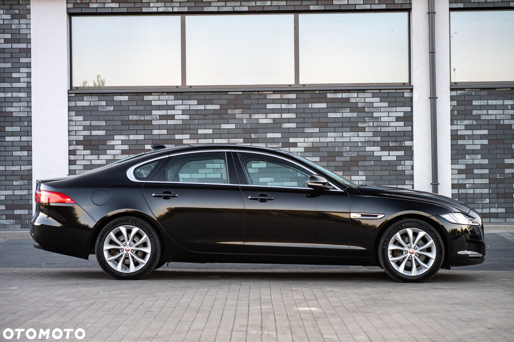 Jaguar XF 2.0 i4D AWD Prestige - 3