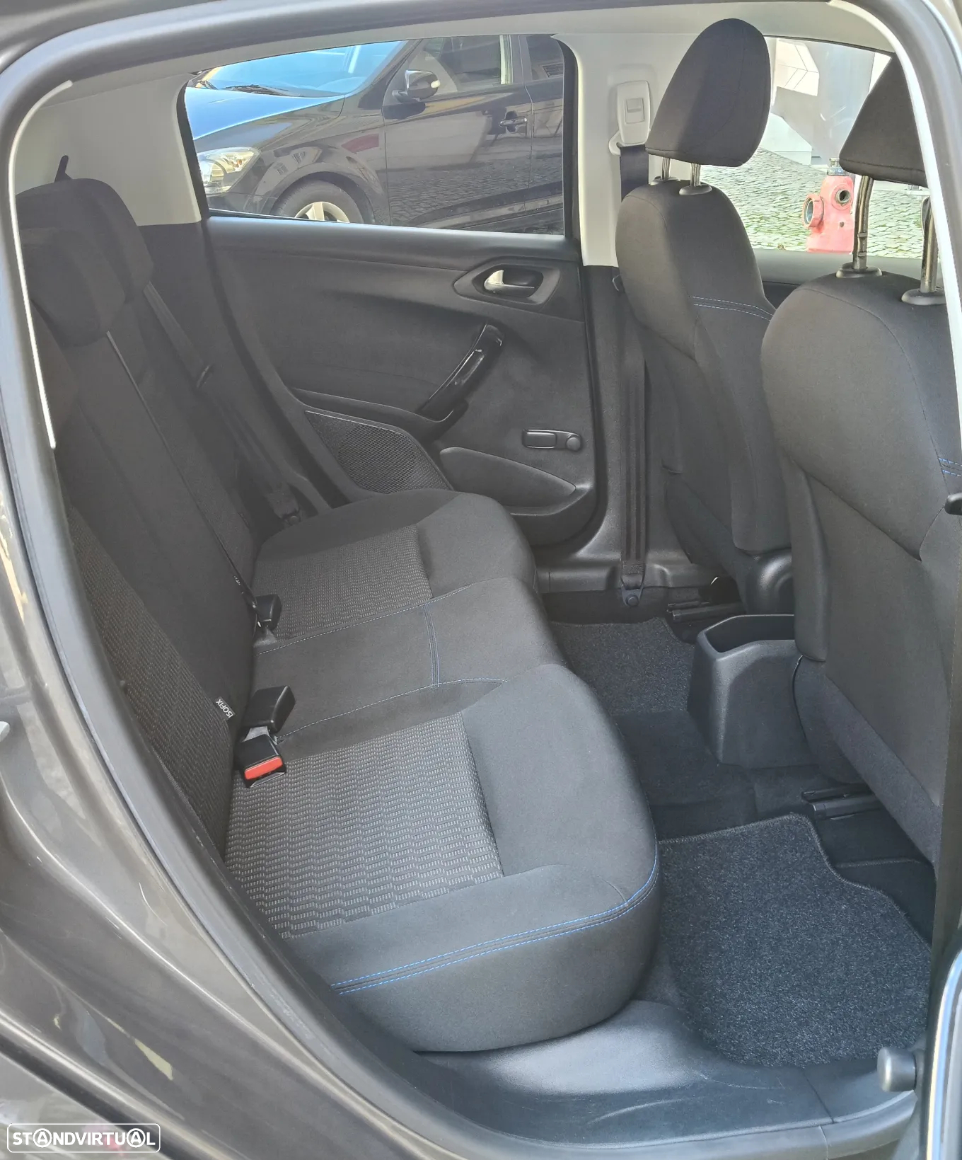 Peugeot 208 1.5 BlueHDi Signature - 23