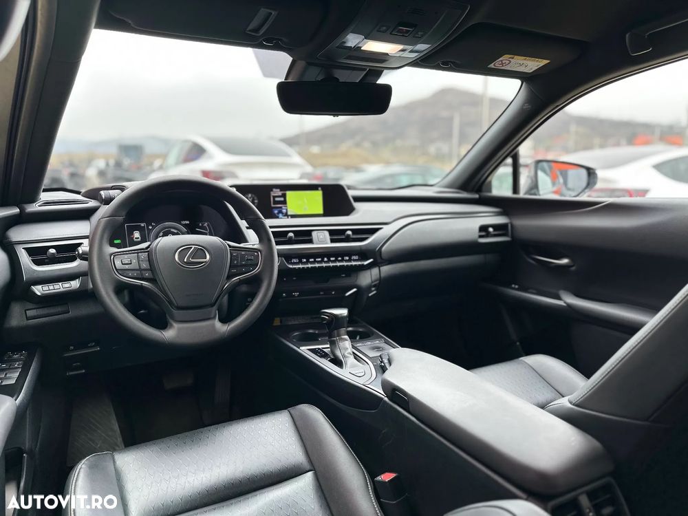 Lexus UX 250h FWD Executive - 14