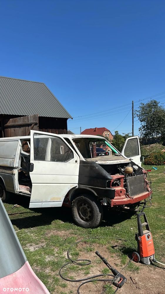 Volkswagen Transporter - 2