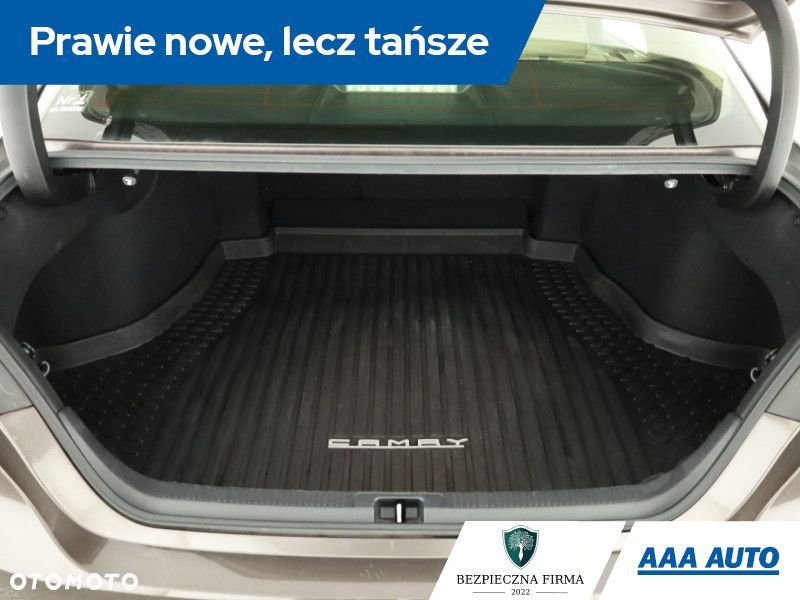 Toyota Camry - 13