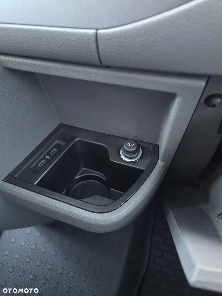 Volkswagen TRANSPORTER T6.1 - 25