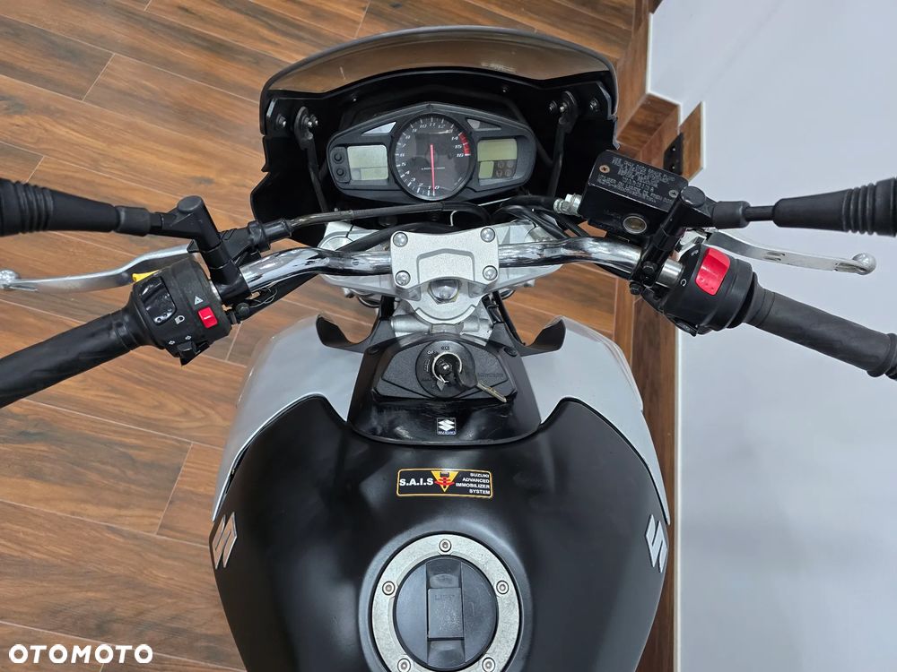 Suzuki GSR - 18