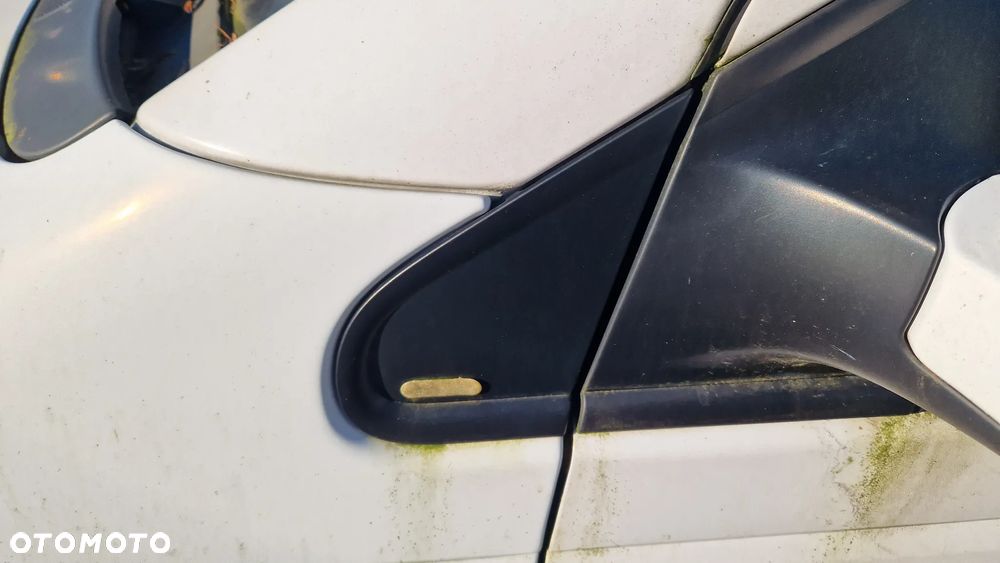 MERCDES VANEO W414 ZAŚLEPKA BŁOTNIKA LEWA - 1