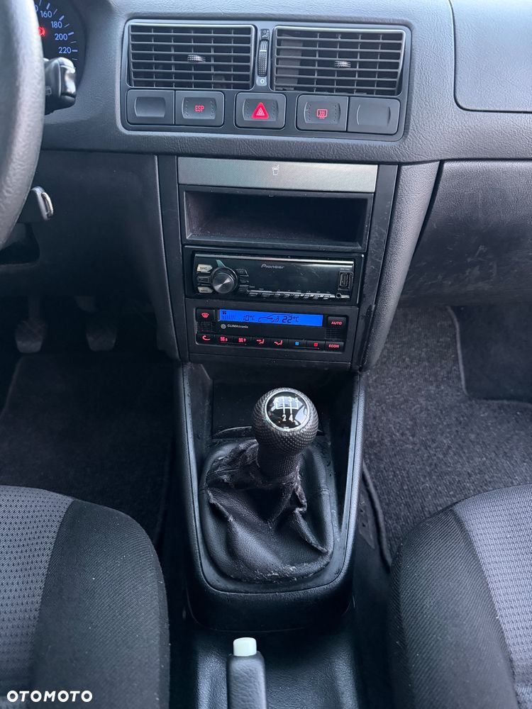Volkswagen Golf 1.6 Comfortline - 14