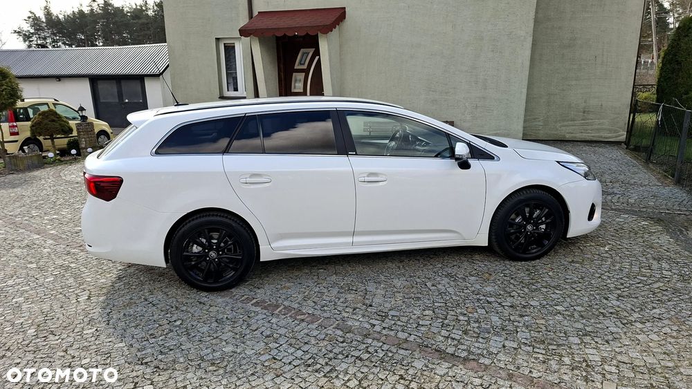 Toyota Avensis 2.0 D-4D Premium - 19
