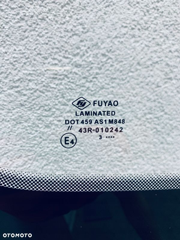 Szyba czołowa HYUNDAI H1 2007- BEZBARWNA - 2