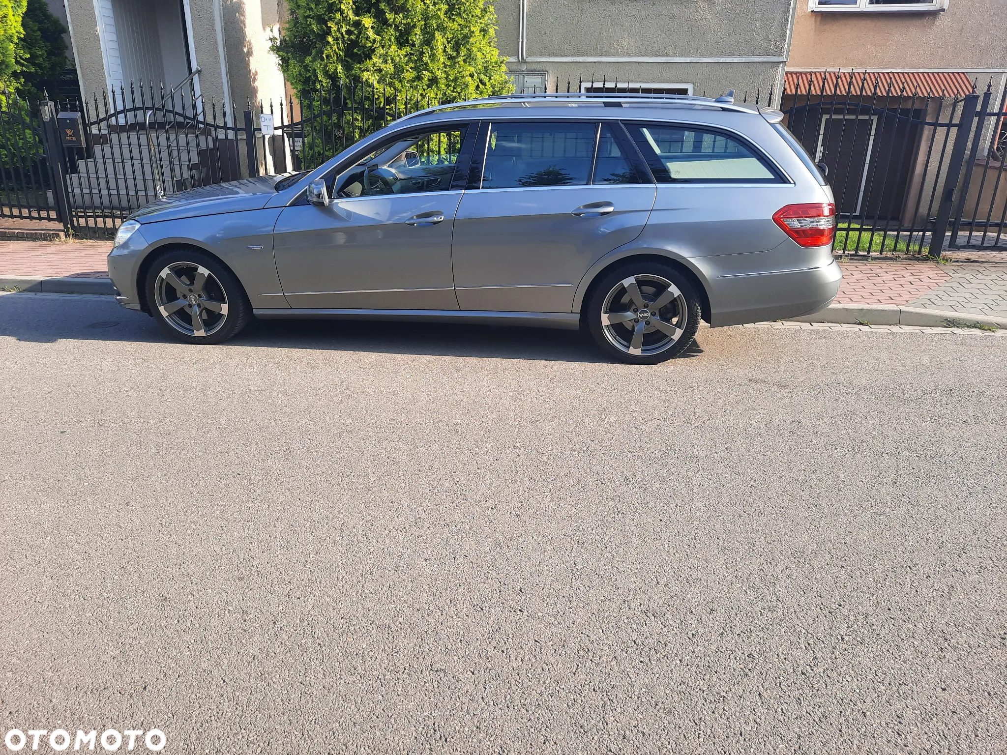 Mercedes-Benz Klasa E 250 T CGI BlueEFFICIENCY 7G-TRONIC - 20