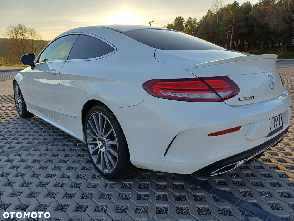 Mercedes-Benz Klasa C 300 9G-TRONIC - 6