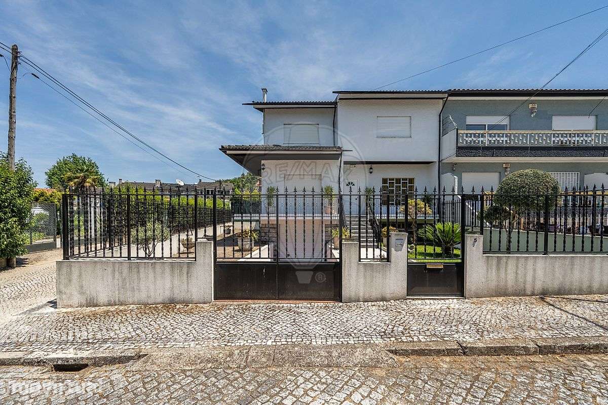 Moradia Geminada T4 em S. Lázaro, Braga! - Grande imagem: 2/37