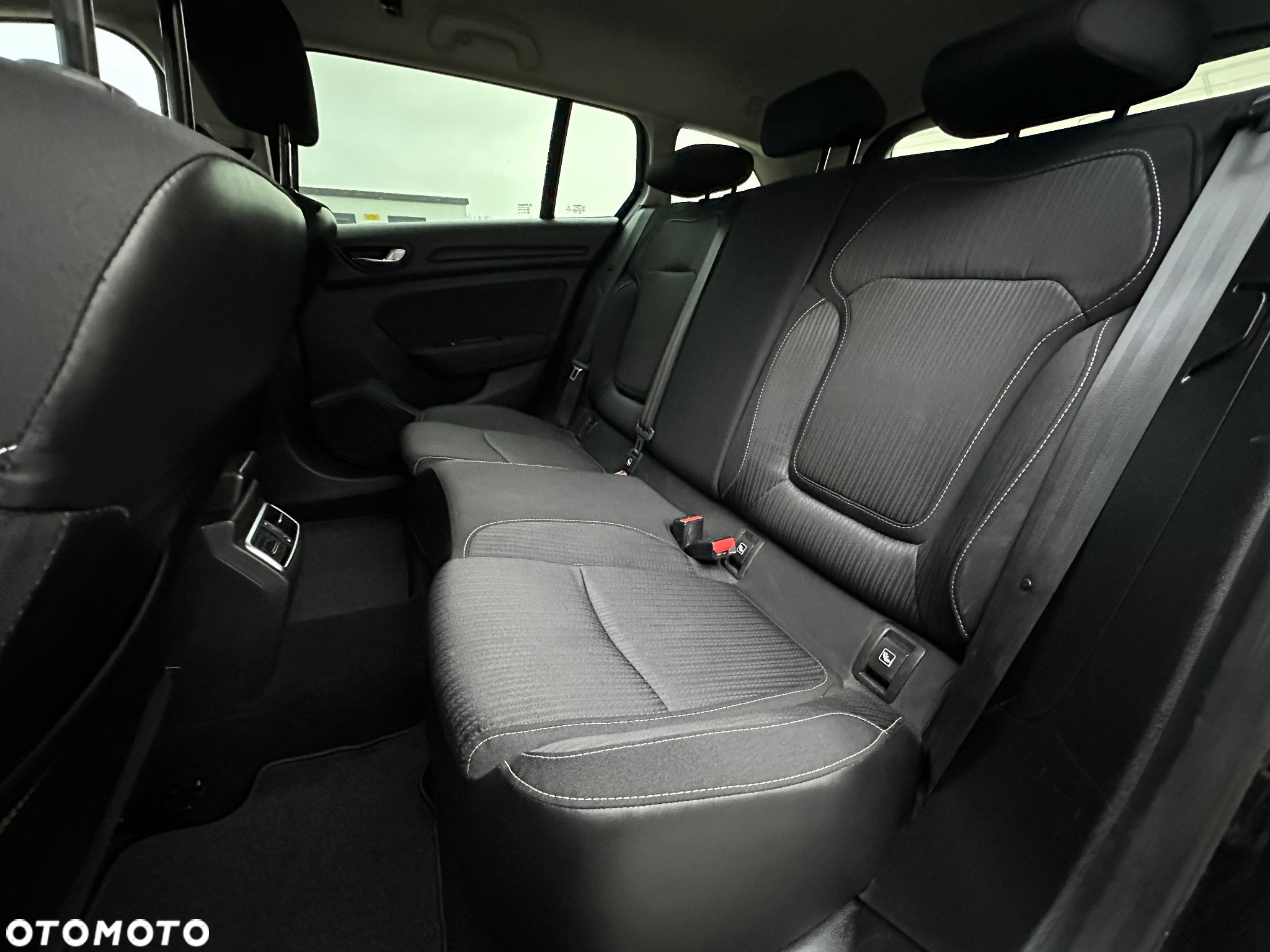 Renault Megane Grandtour ENERGY TCe 130 BUSINESS - 30