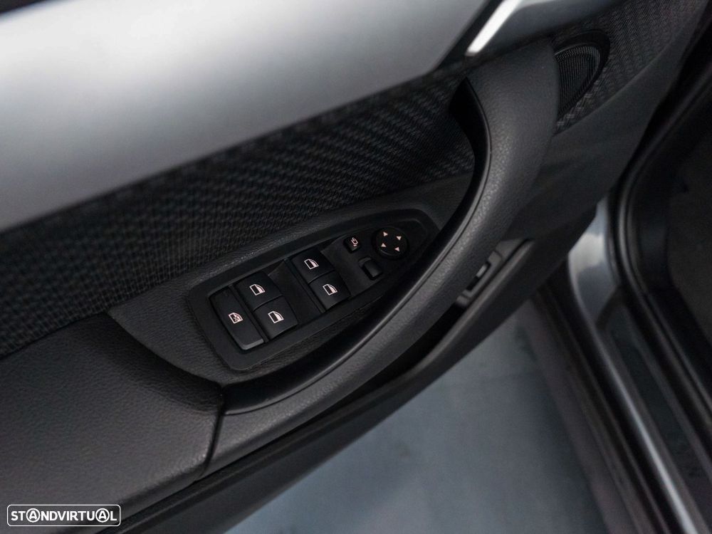 BMW X1 25 e xDrive Corporate Edition - 17