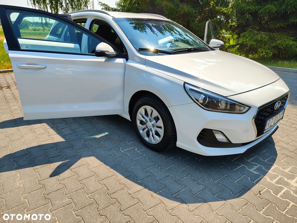 Hyundai i30 1.6 D Classic + - 24
