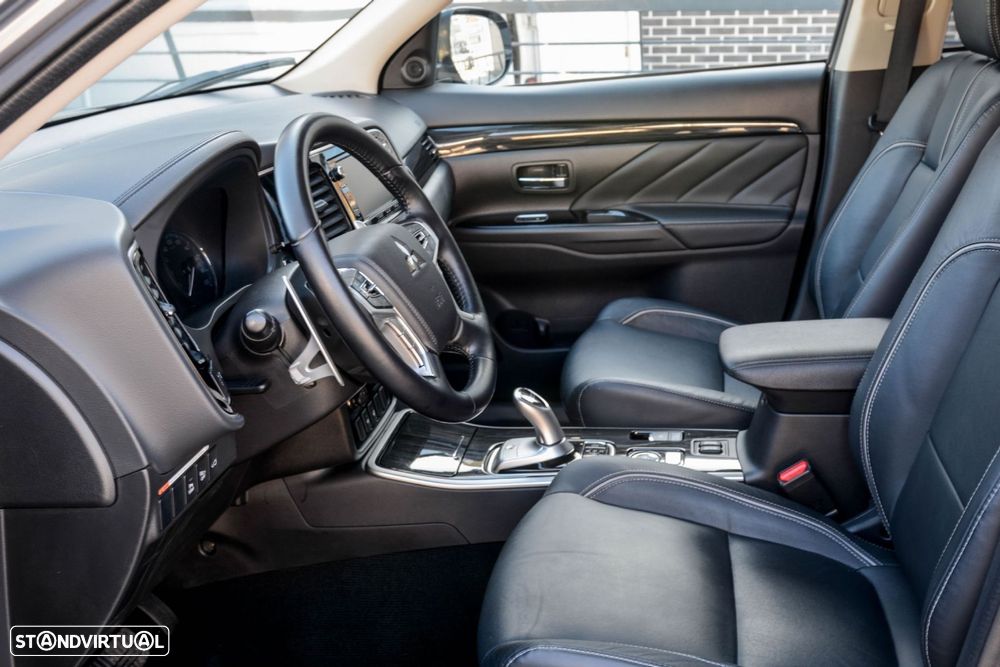 Mitsubishi Outlander 2.0 PHEV Intense - 13