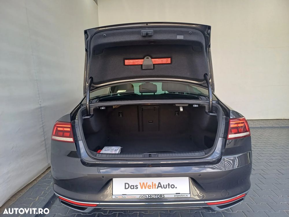Volkswagen Passat 2.0 TDI DSG Highline - 40