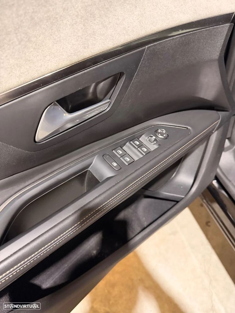 Peugeot 5008 1.2 PureTech GT EAT8 - 17