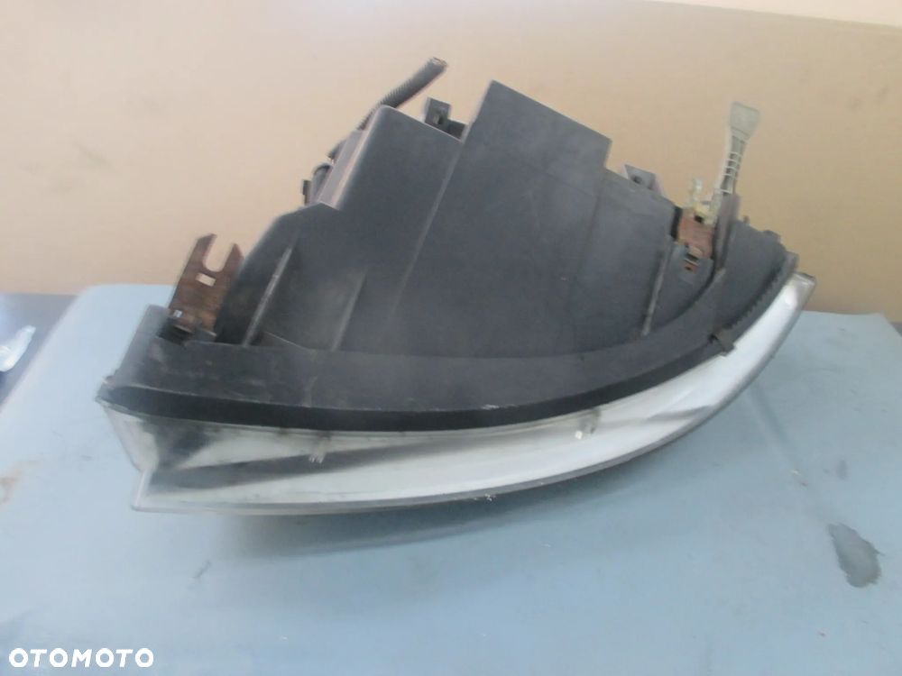 lampa prawa Sharan Alhambra AL Bosch Europa - 5