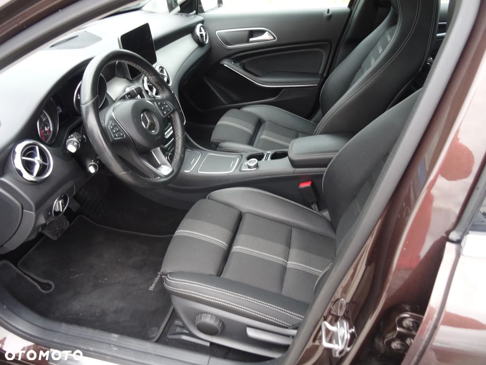 Mercedes-Benz GLA 200 d 4Matic 7G-DCT UrbanStyle Edition - 10