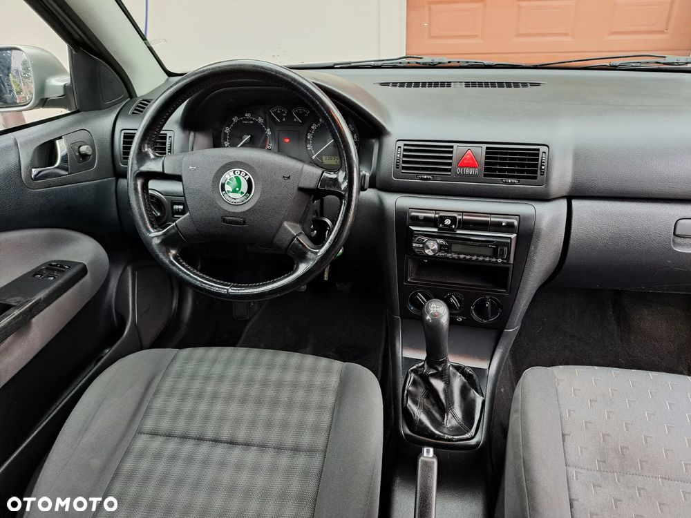Skoda Octavia 1.6 Tour - 5