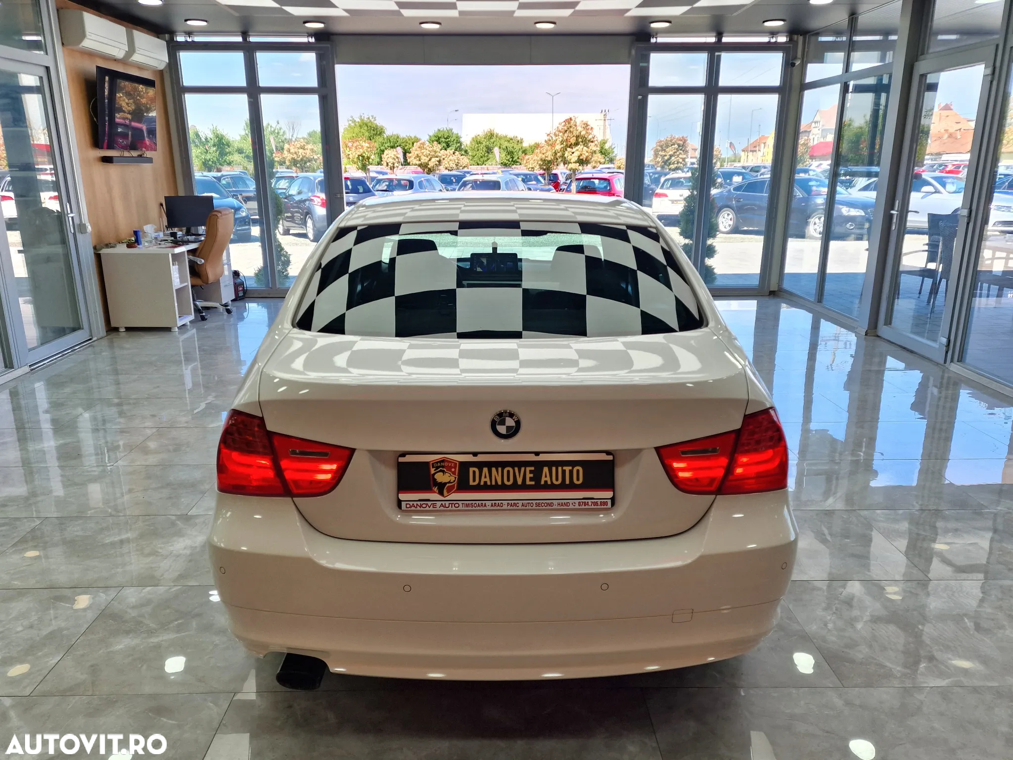 BMW Seria 3 318i - 11