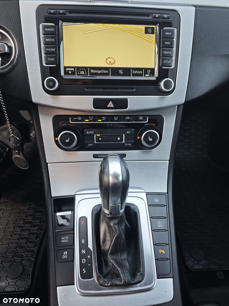 Volkswagen Passat 2.0 TDI DPF DSG Highline - 16