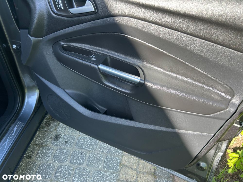 Ford Kuga 2.0 TDCi 2x4 Titanium - 33