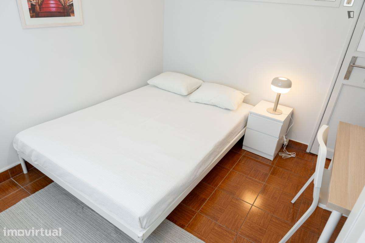 Quarto - localizado em Santa Marinha Porto - Grande imagem: 3/15